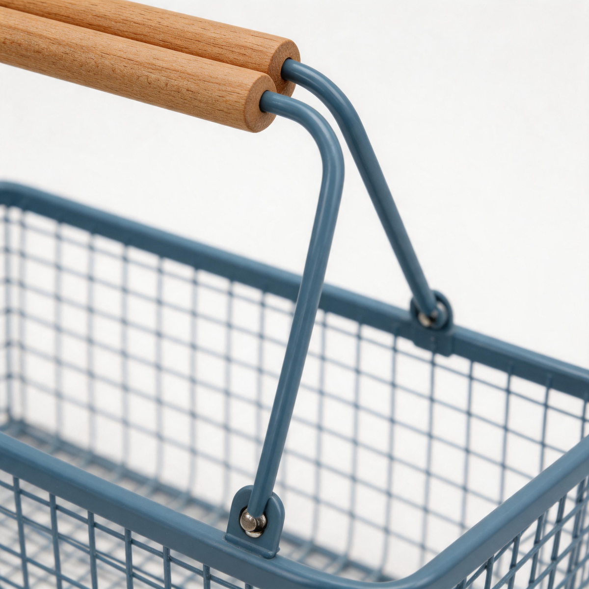 🍃 Garden Harvest | Wooden Handle Metal Basket | Practical Outdoor Picking Tool For Garden Lovers